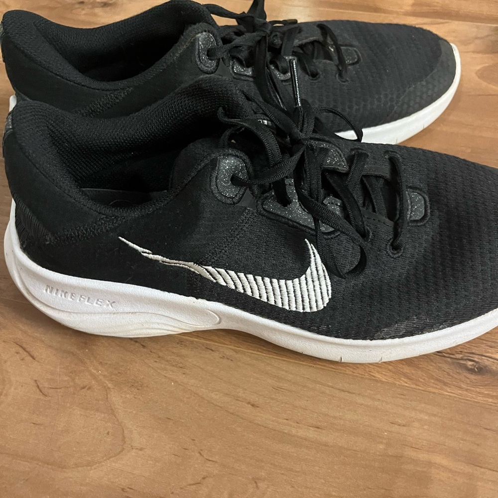 Nike Flex Black and White Athletic Shoes